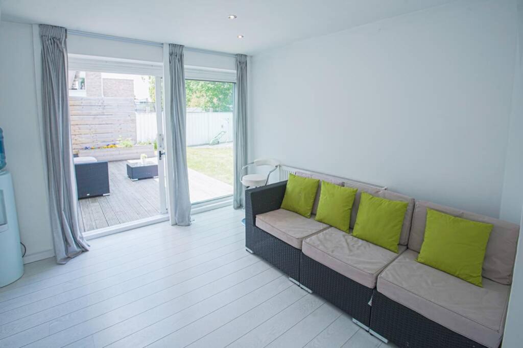 Photo of Livingroom in Shirley