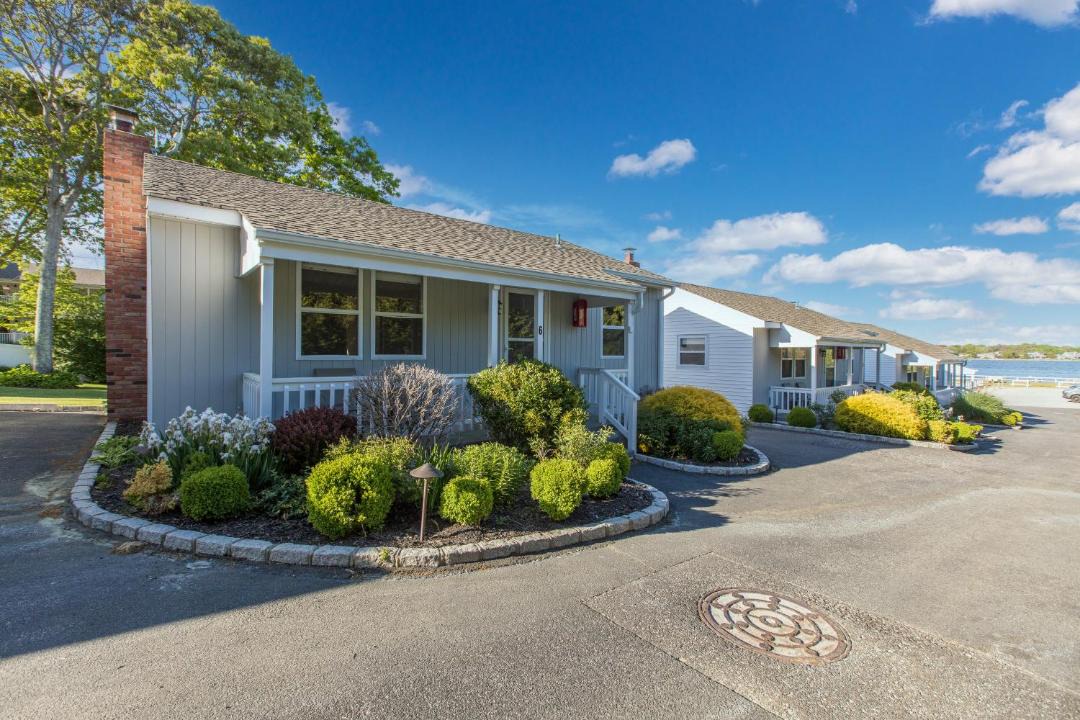 Photo of Buildings in Hampton Bays