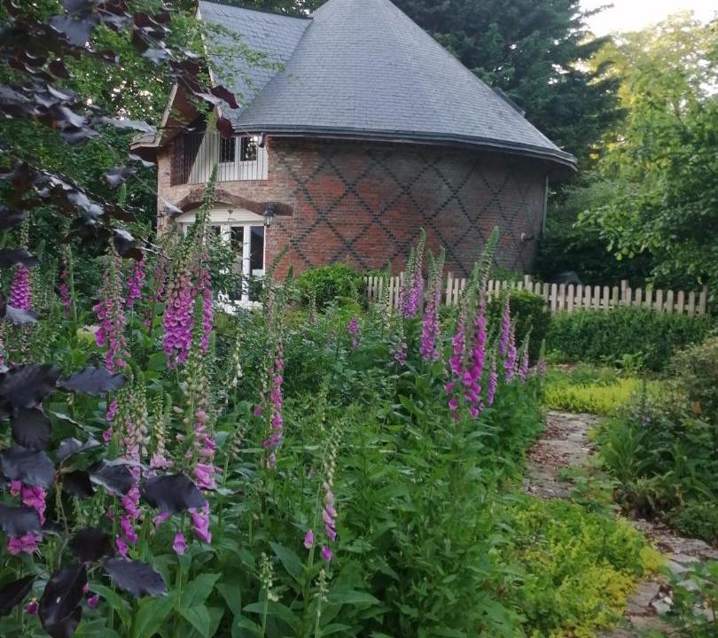 Photo of Buildings in Bracquetuit