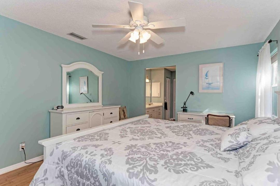 Photo of Bedroom in Venice Gardens