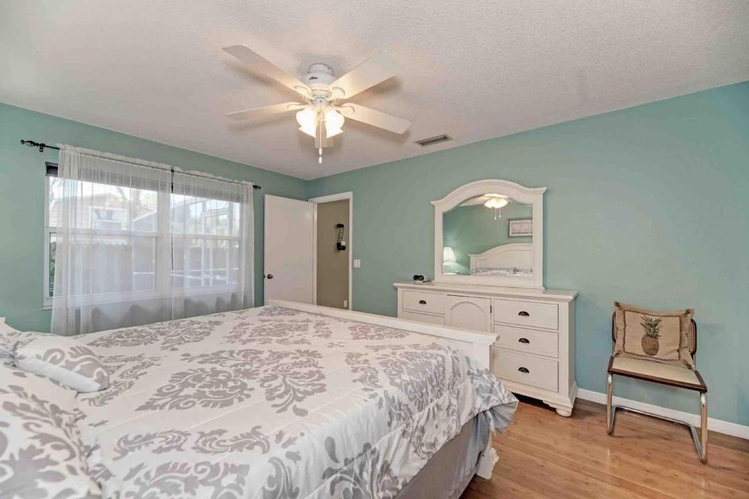 Photo of Bedroom in Venice Gardens