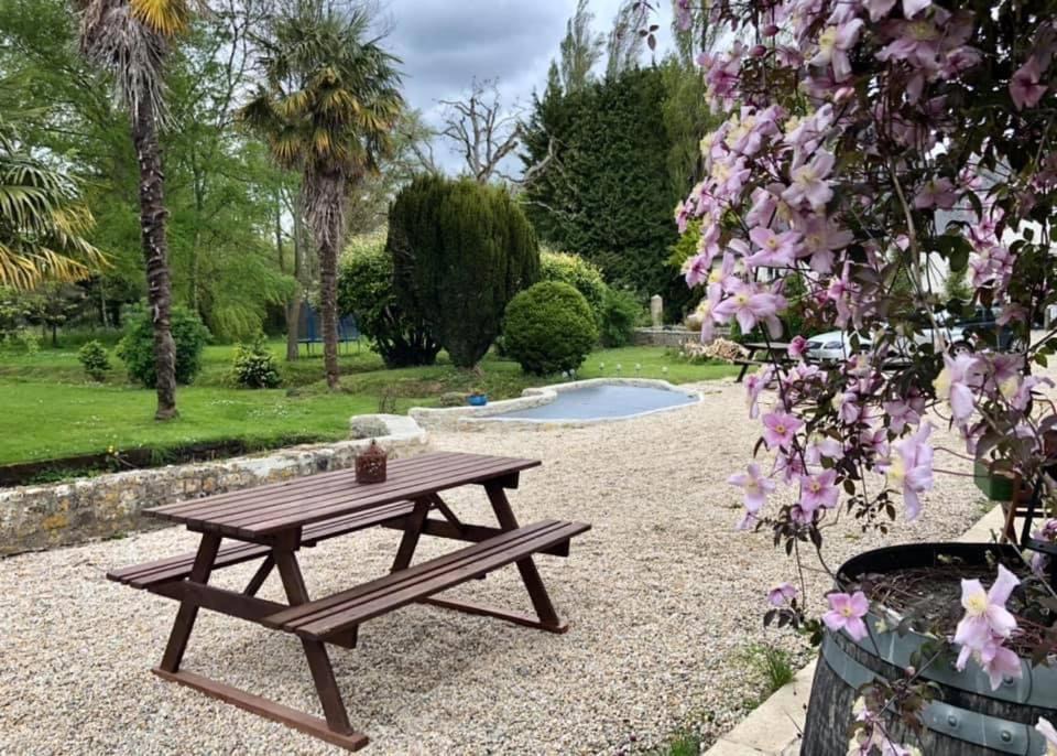 Photo of Others in Houesville