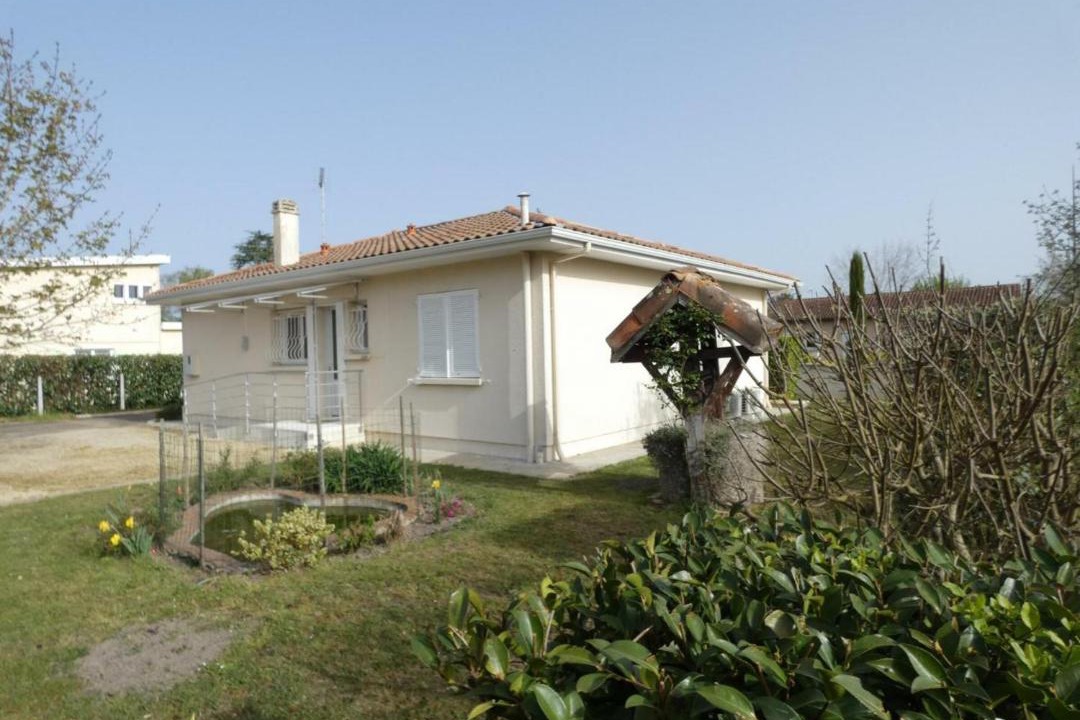 Photo of Buildings in Meilhan
