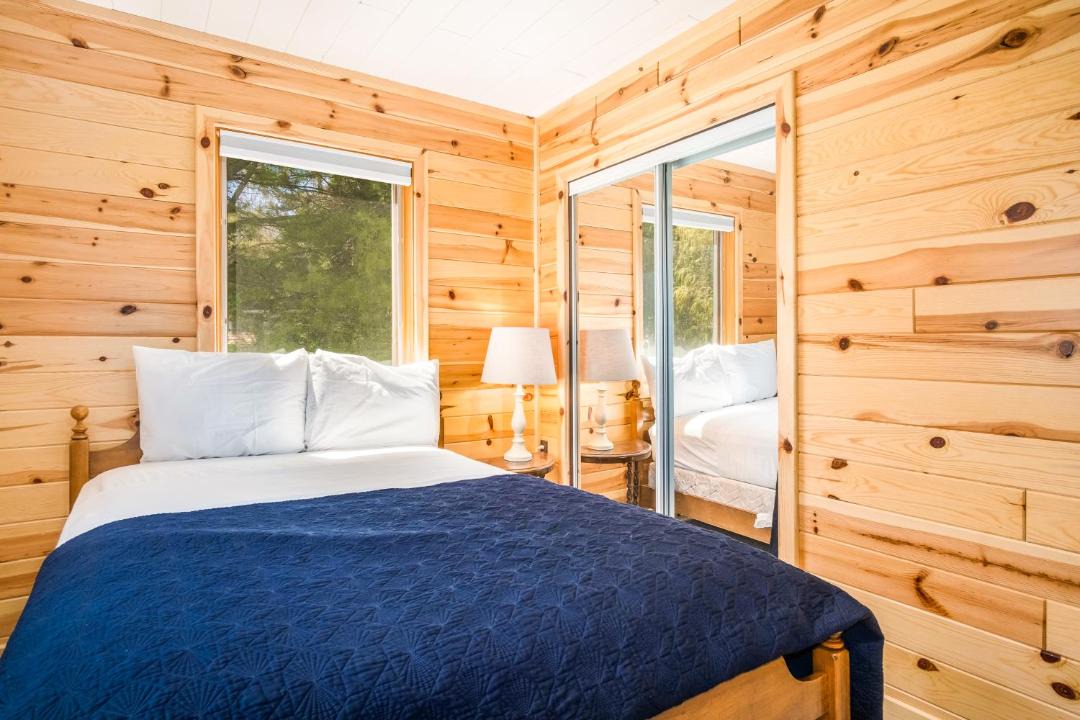 Photo of Bedroom in Lake Township