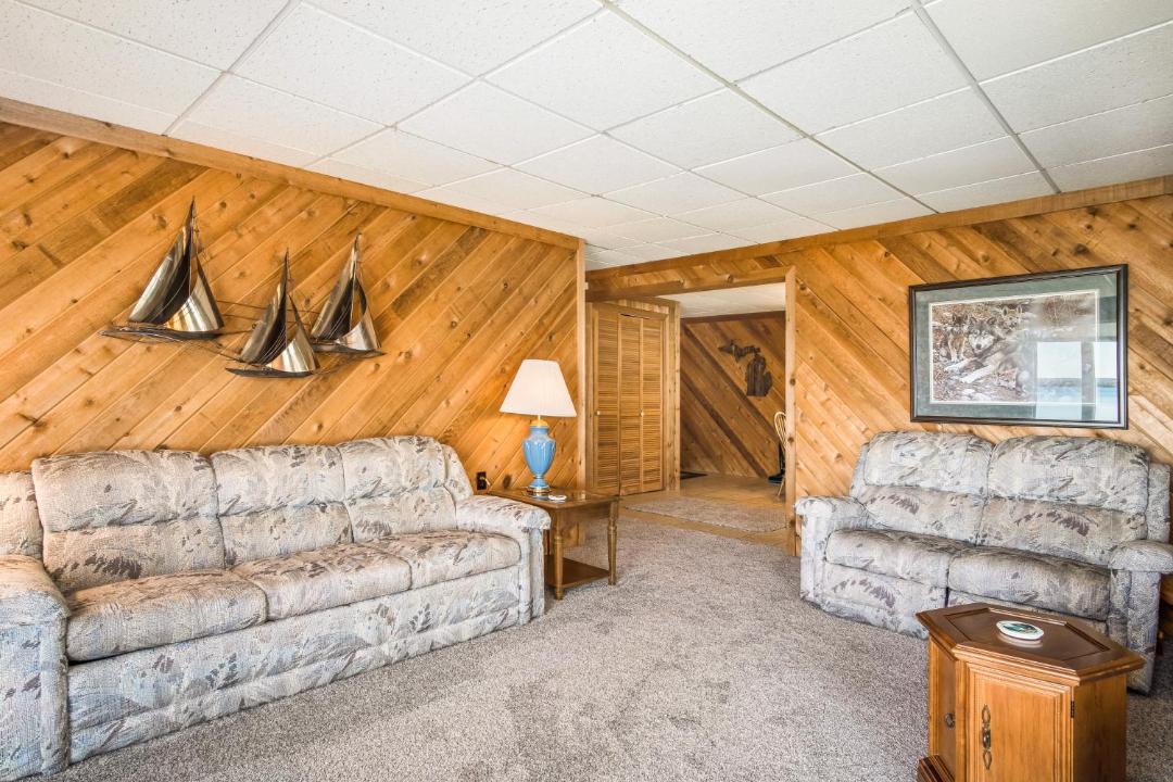 Photo of Livingroom in Lake Township