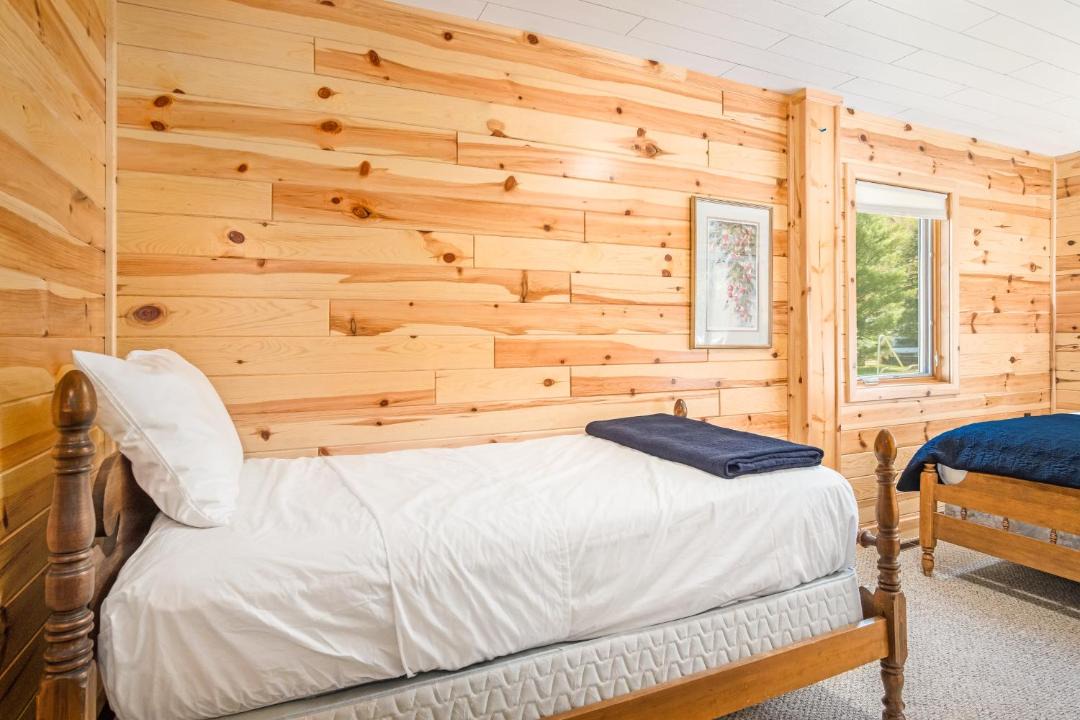 Photo of Bedroom in Lake Township