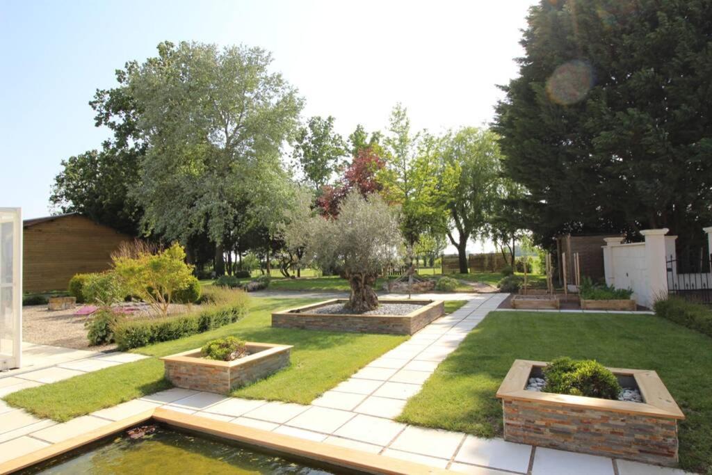 Photo of Others in Betz-le-Chateau