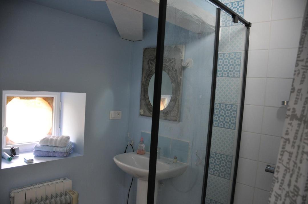 Photo of Bathroom in Brain-sur-Allonnes