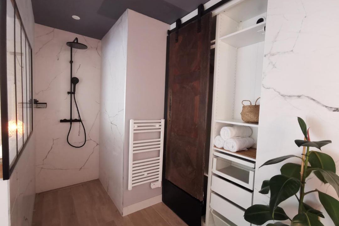 Photo of Others in Cite