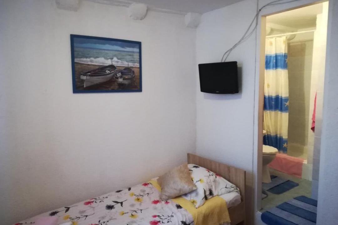 Photo of Bedroom in Pile