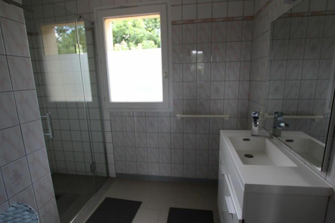 Photo of Bathroom in Saint-Aubin-la-Plaine
