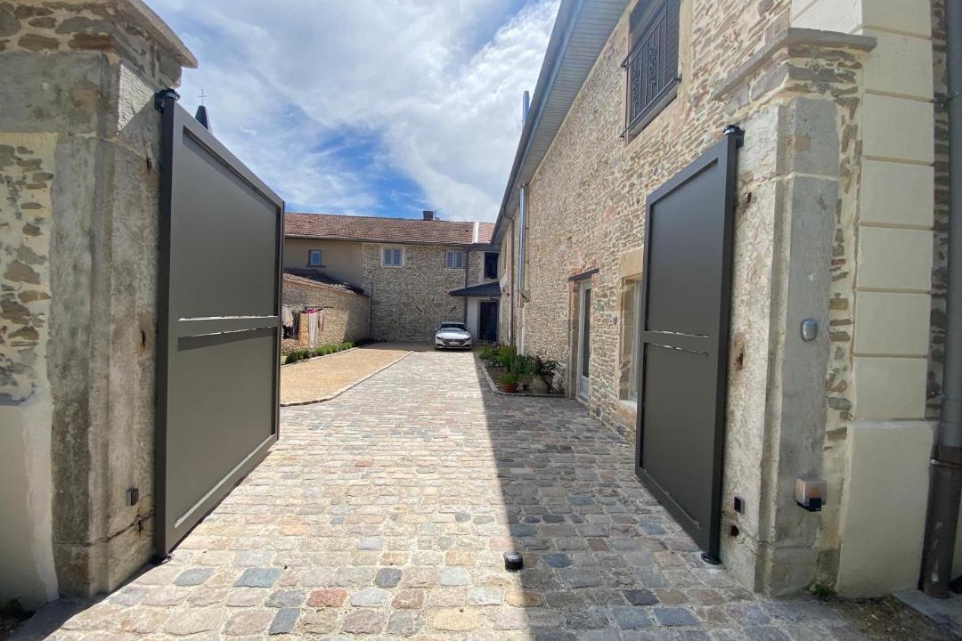 Photo of Others in Maubec