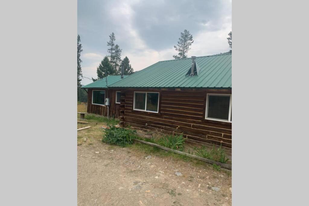 Photo of Buildings in Four Range