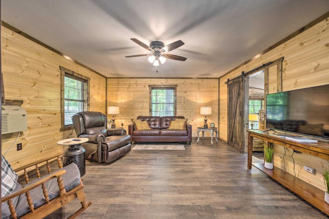 Photo of Livingroom in Broken Bow