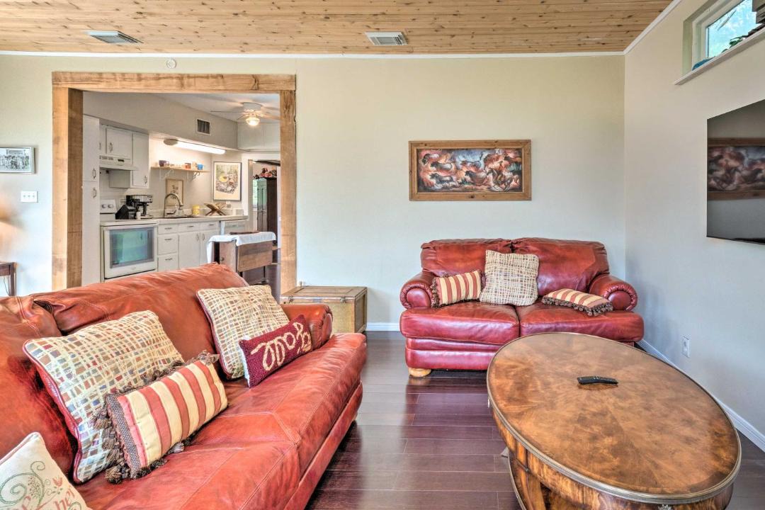 Photo of Livingroom in Apache Shores