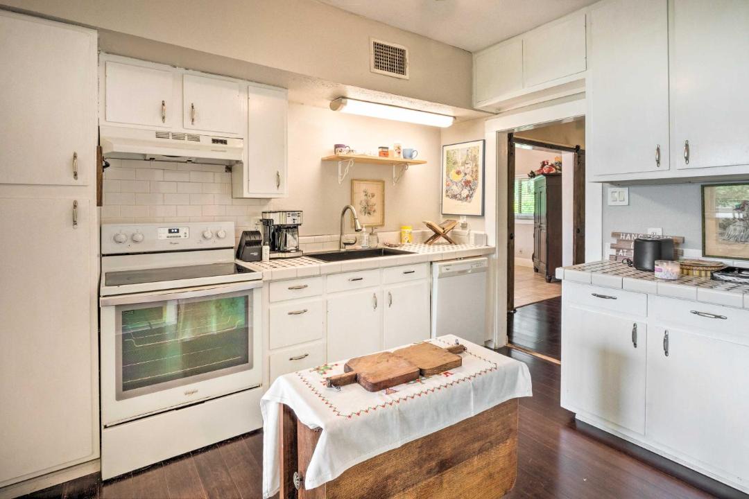 Photo of Kitchen in Apache Shores