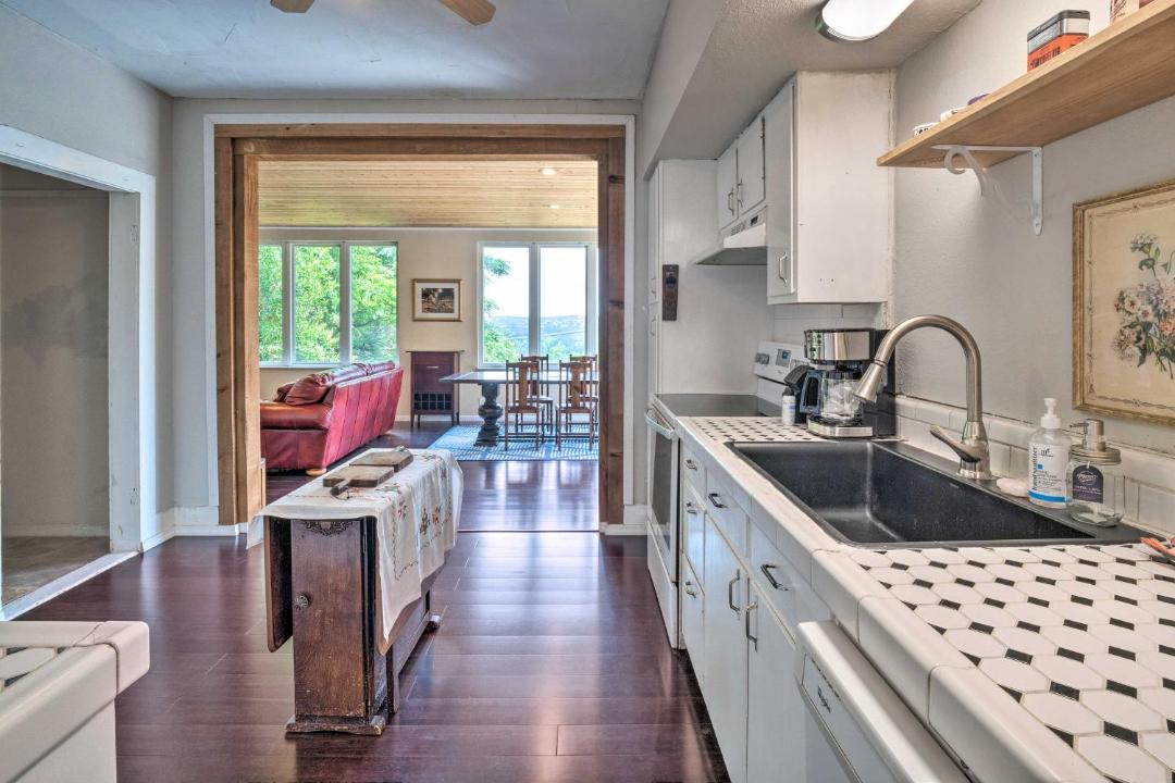 Photo of Kitchen in Apache Shores