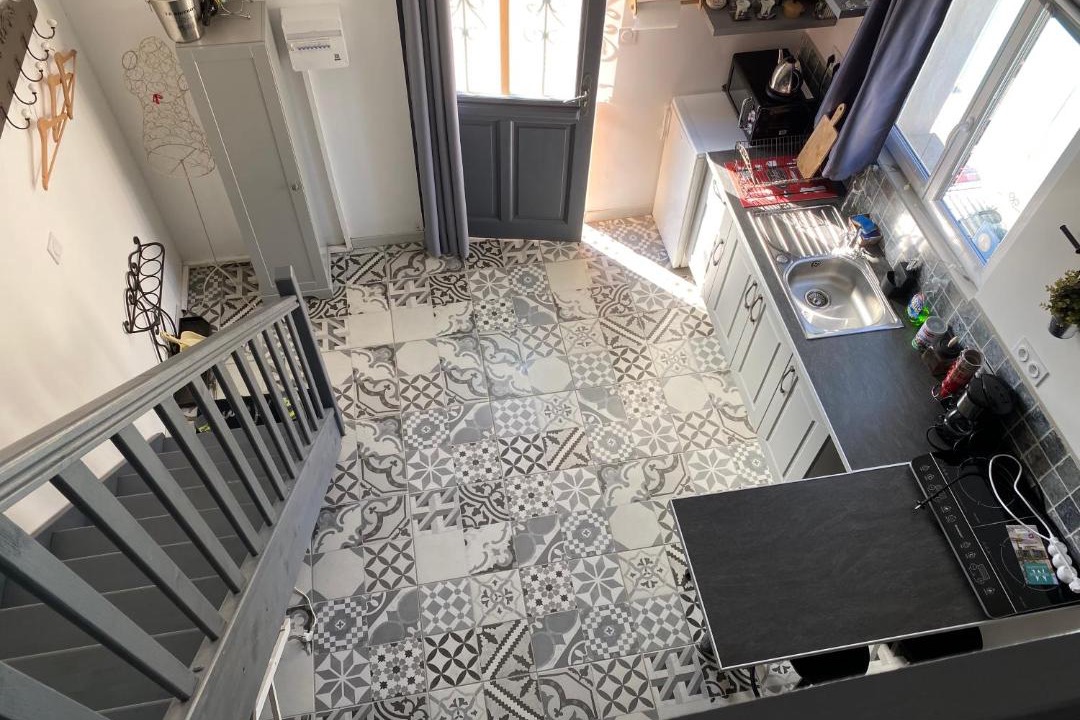 Photo of Others in Tavel