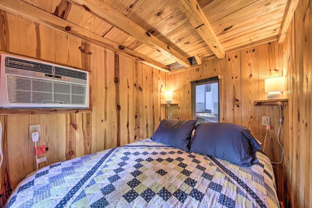 Photo of Bedroom in Hayesville