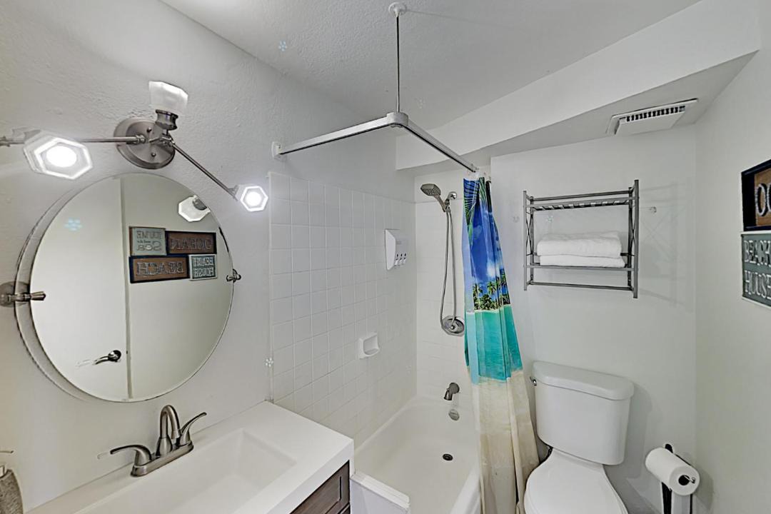 Photo of Bathroom in McCully - Moiliili