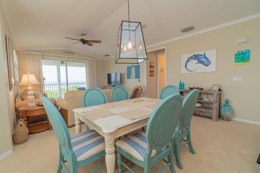 Photo of Livingroom in Palm Island