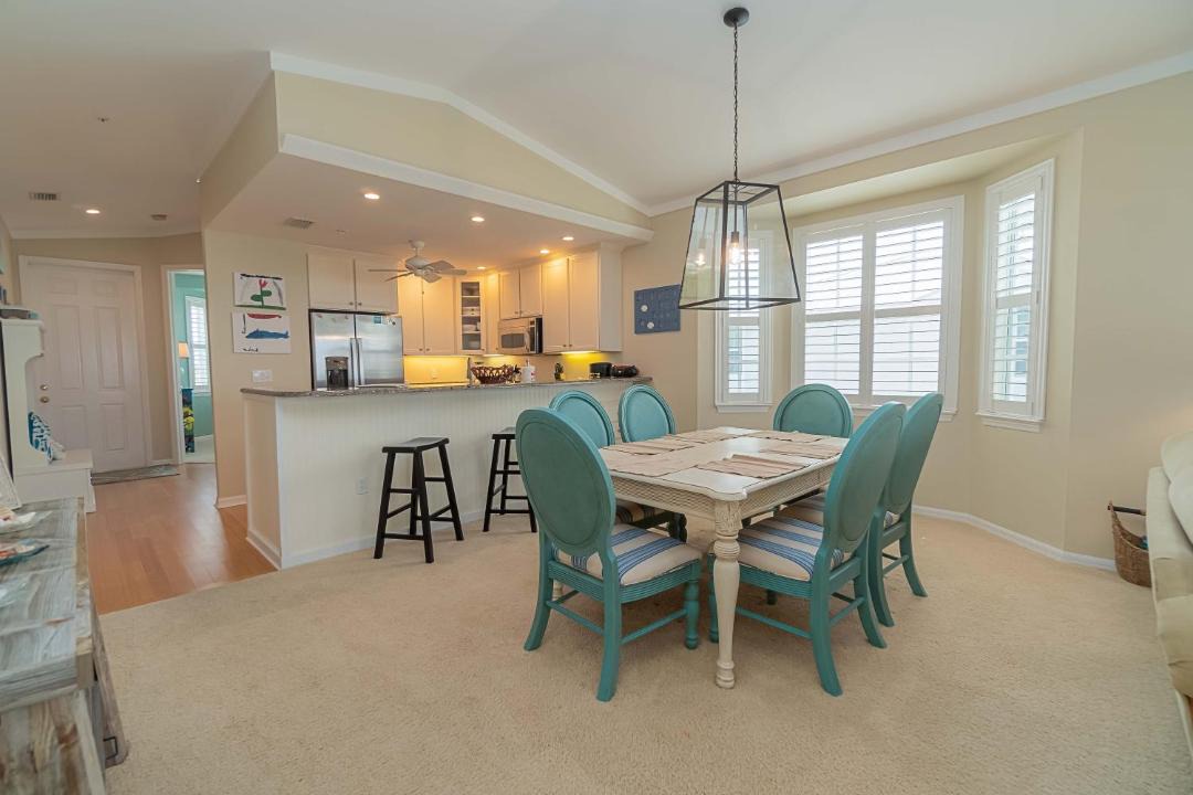 Photo of Livingroom in Palm Island