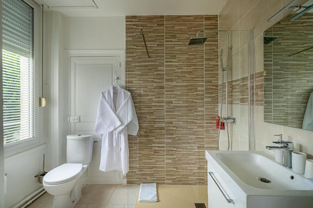 Photo of Bathroom in Cravant-les-Coteaux