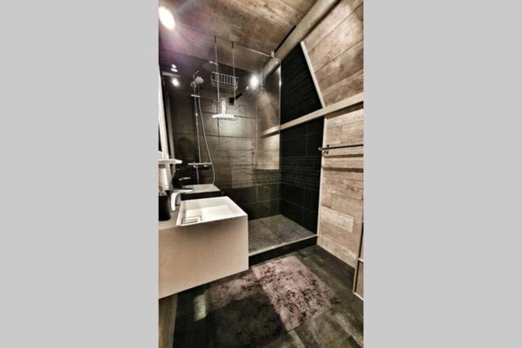 Photo of Bathroom in Toulon-sur-Arroux