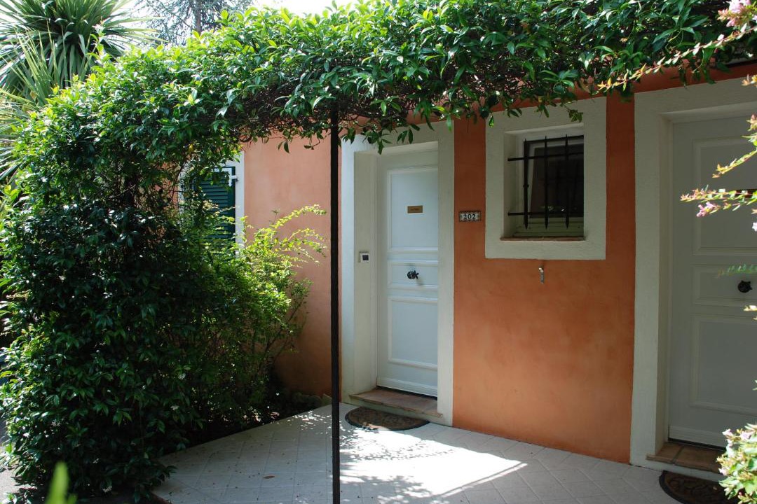 Photo of Others in Carros