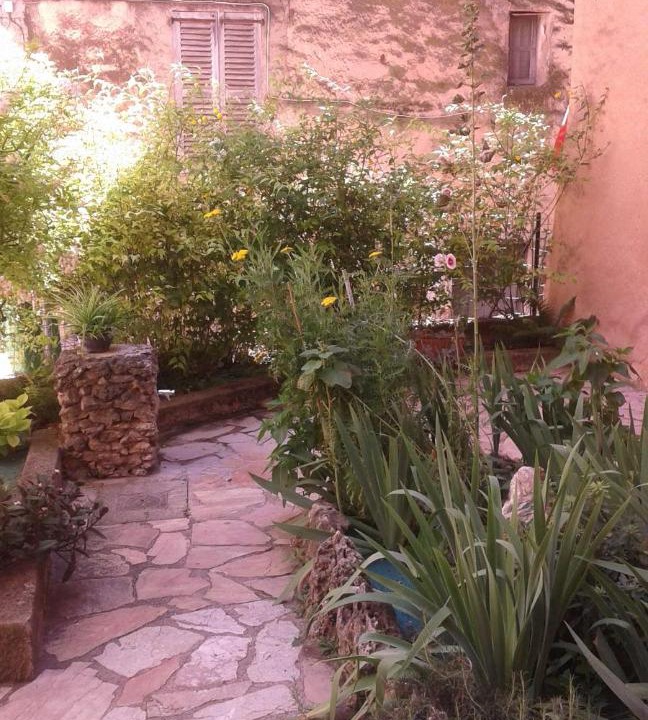 Photo of Others in Aups