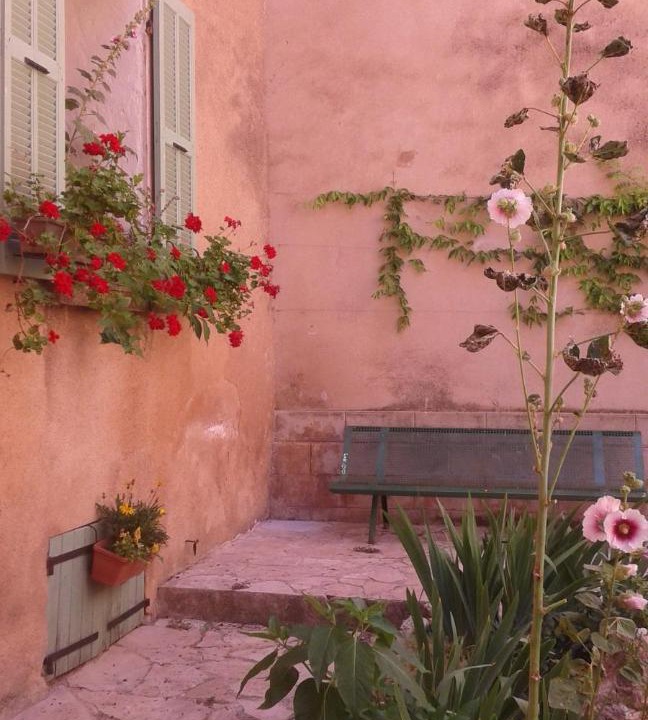 Photo of Others in Aups