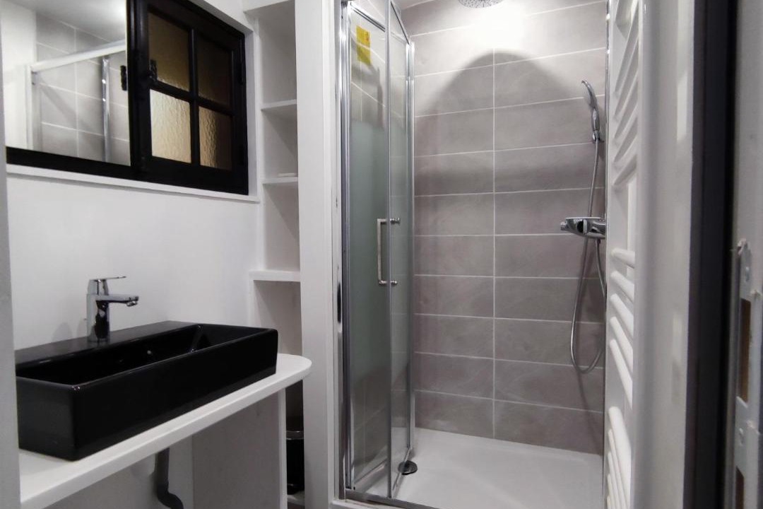 Photo of Bathroom in Saint-Leonard