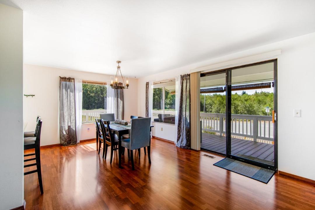 Photo of Others in Freeland