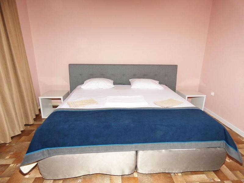 Photo of Bedroom in Vardane