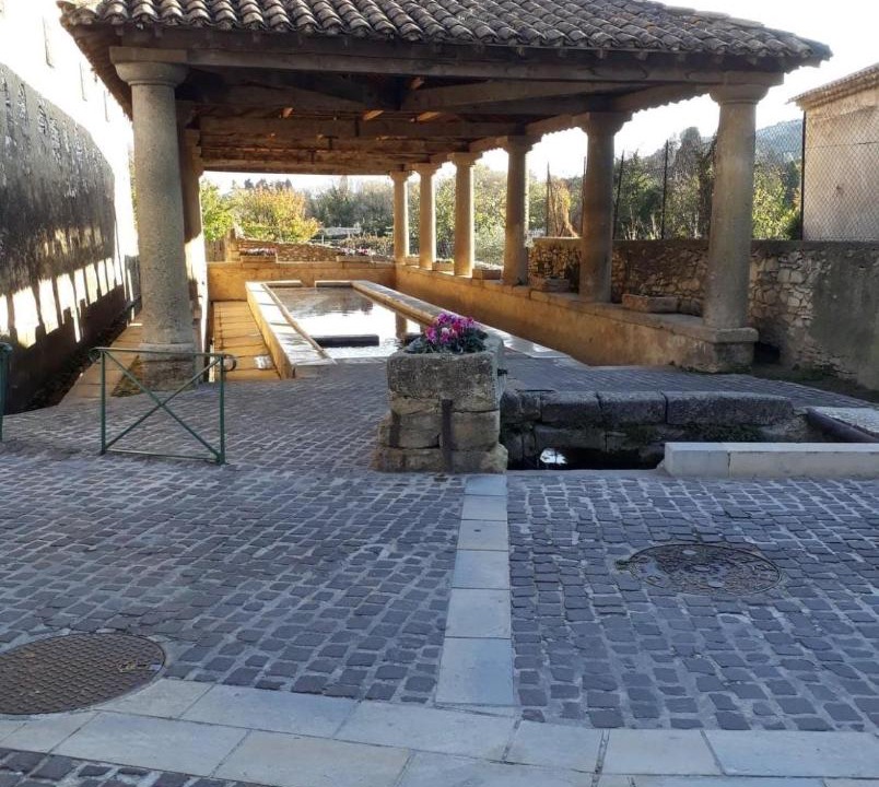 Photo of Others in Tavel