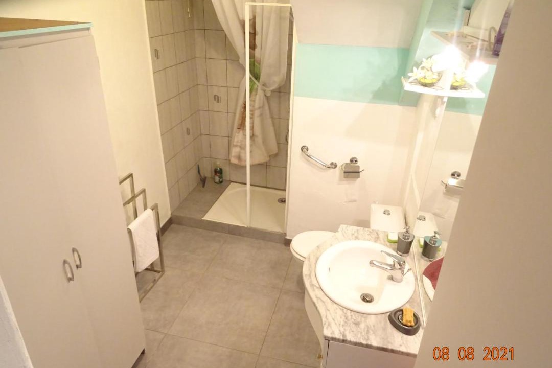 Photo of Bathroom in Carmaux