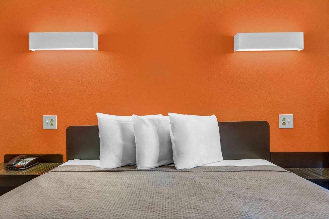 Photo of Others in Calhoun