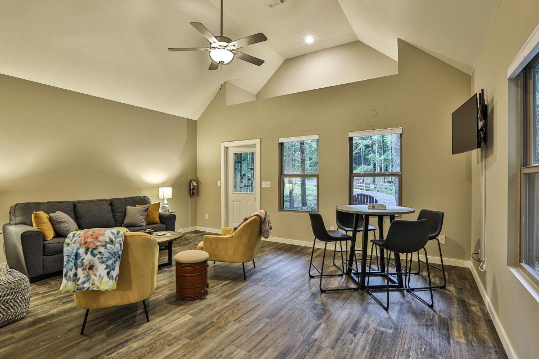 Photo of Livingroom in Tate