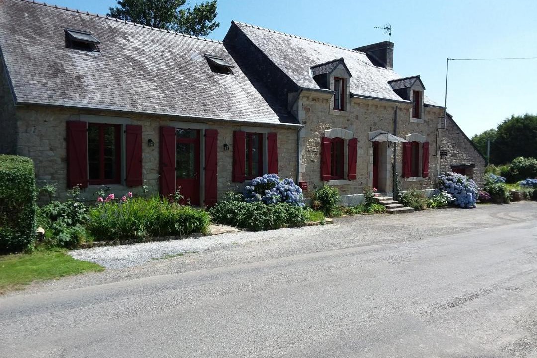 Photo of Others in Le Saint