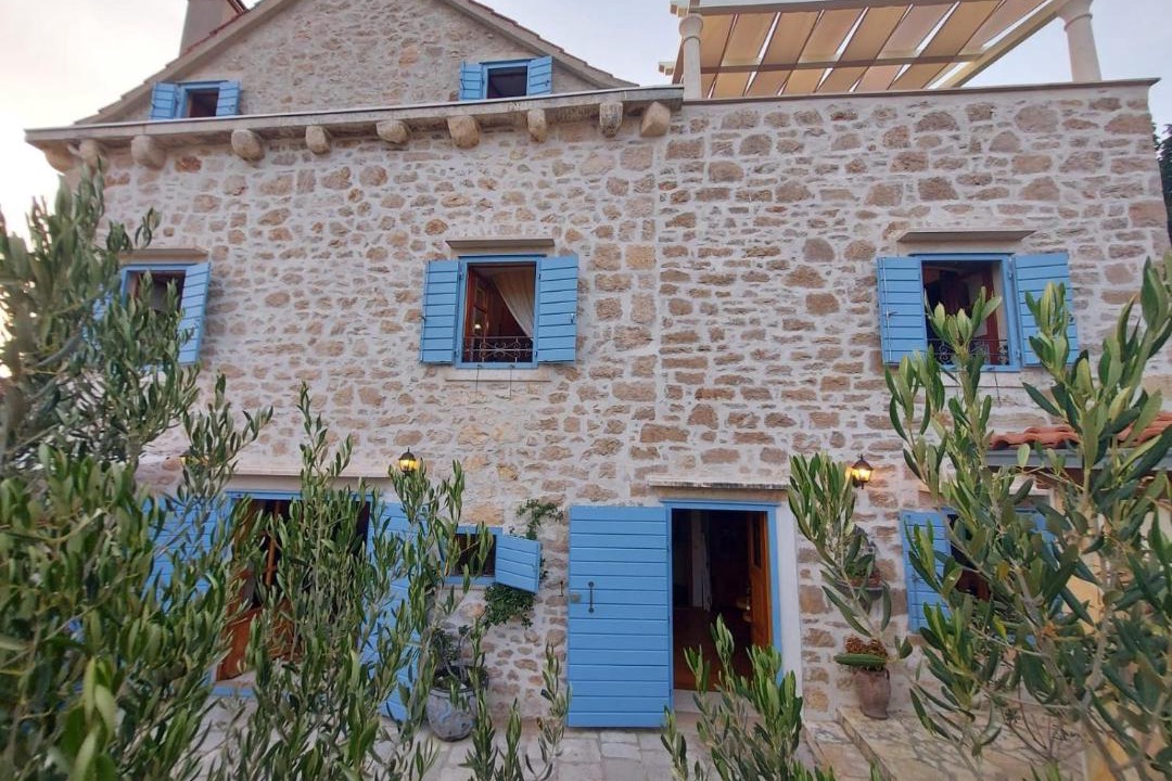 Photo of Buildings in Milna (Brac)