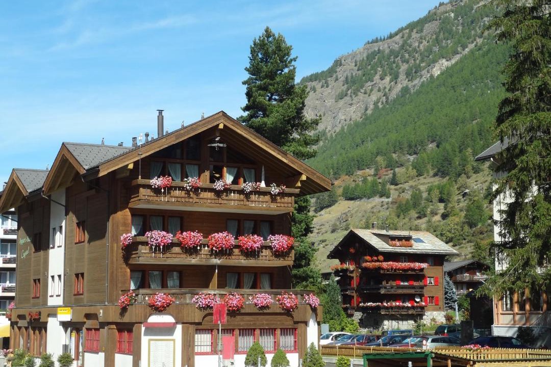 Photo of Buildings in Taesch