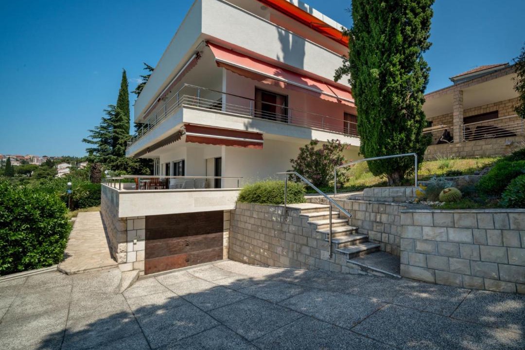 Photo of Buildings in Okrug Gornji