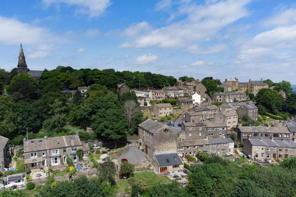 Photo of Others in Ainley Top