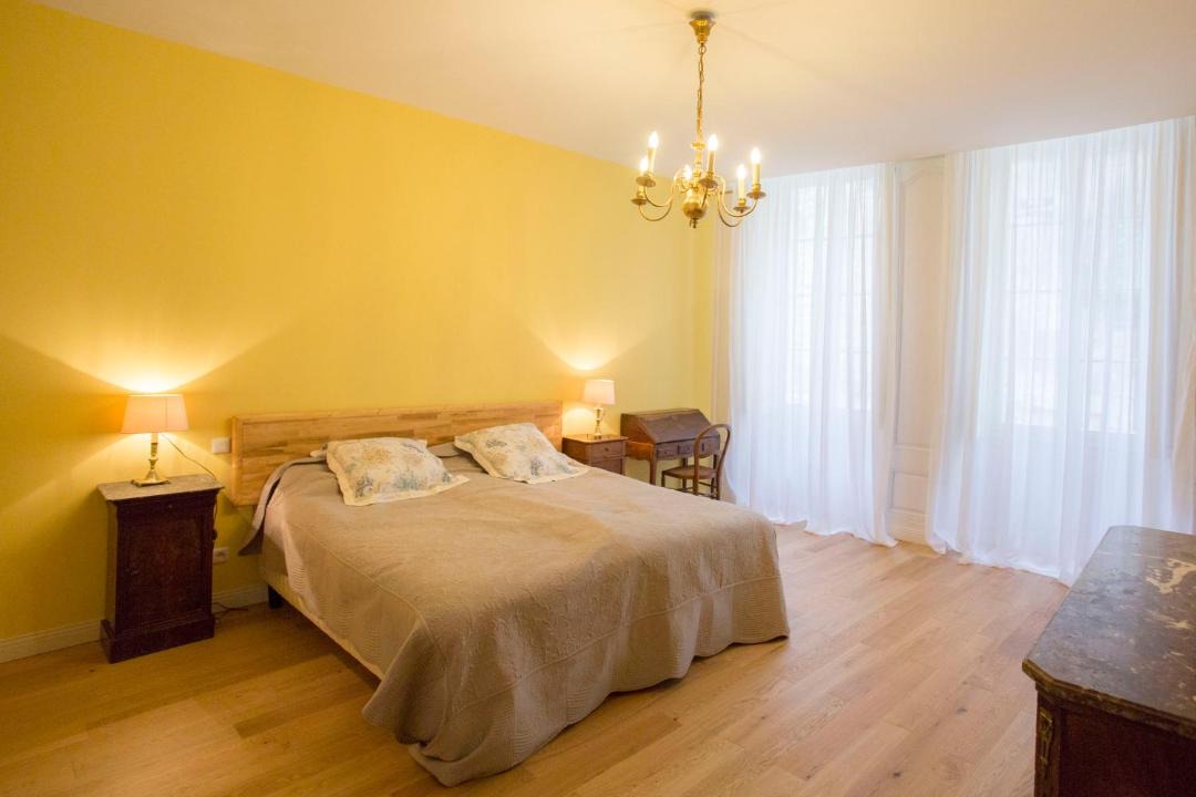 Photo of Bedroom in Tonnerre