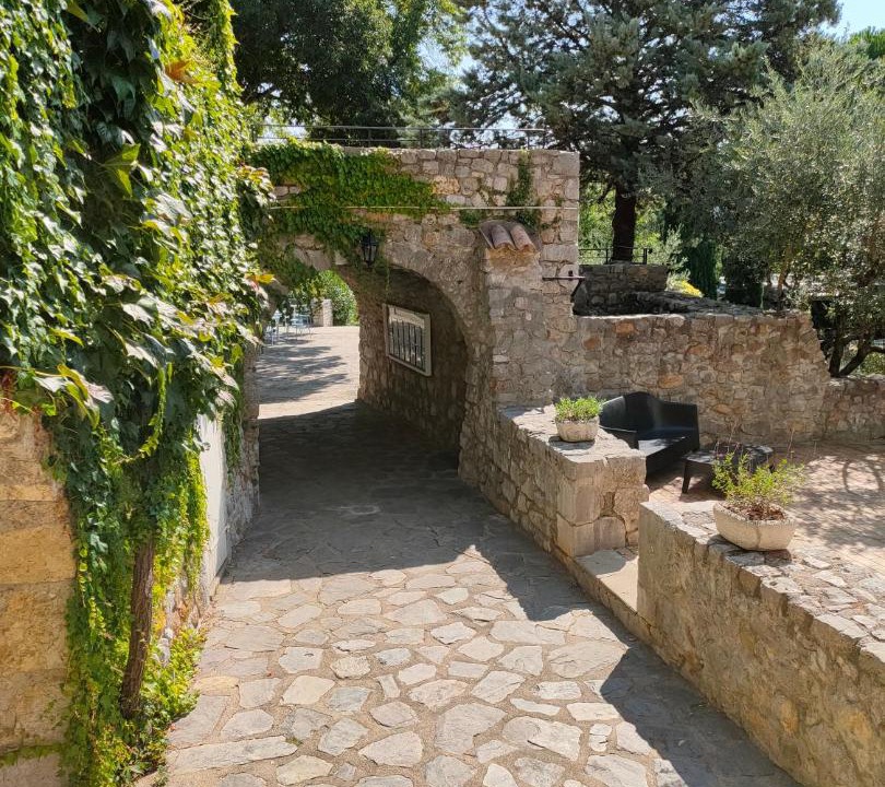 Photo of Others in Casteljau