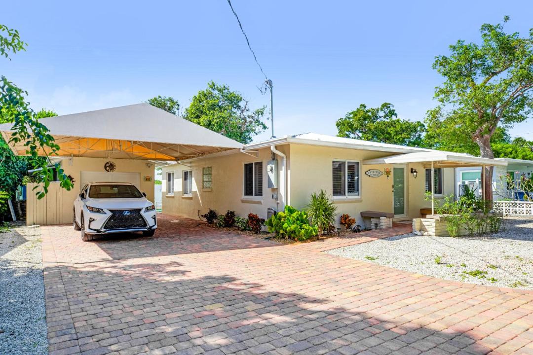 Photo of Buildings in Marathon