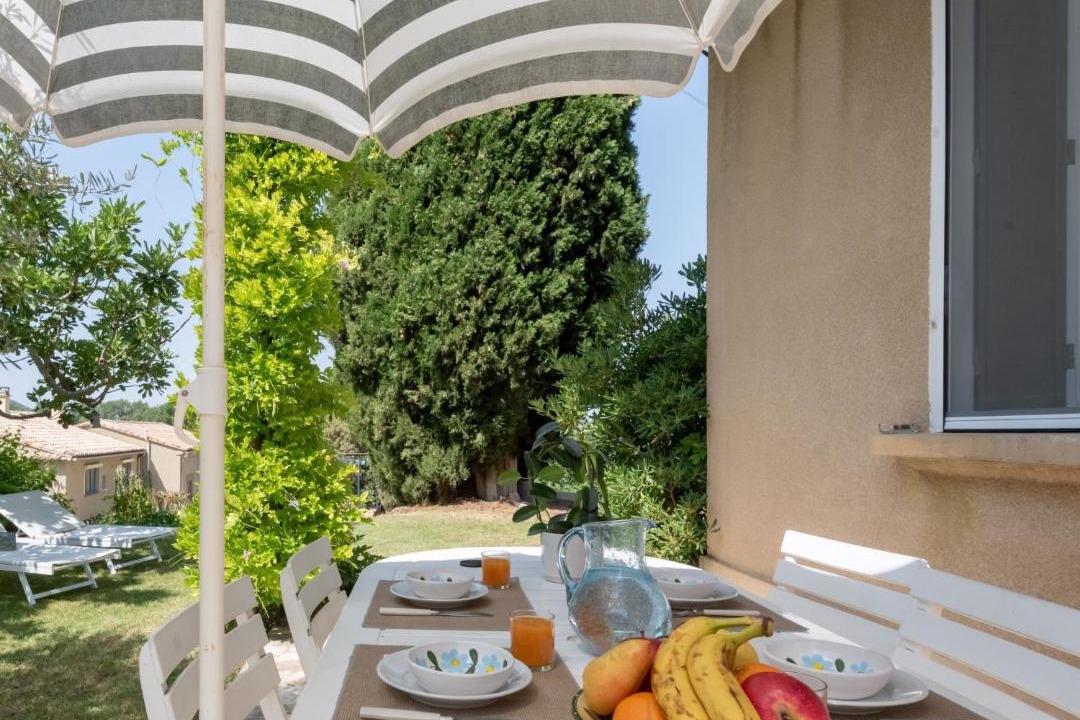 Photo of Patio Balcony in Saint-Roman-de-Malegarde