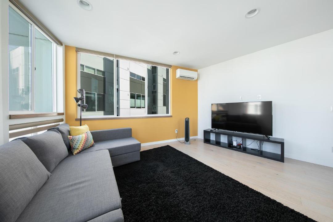 Photo of Livingroom in Squire Park