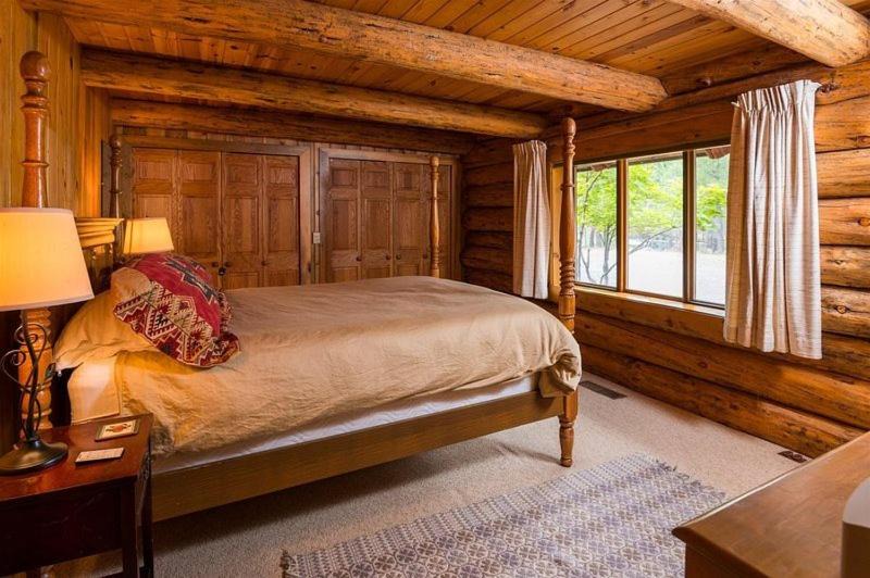 Photo of Others in Sisters