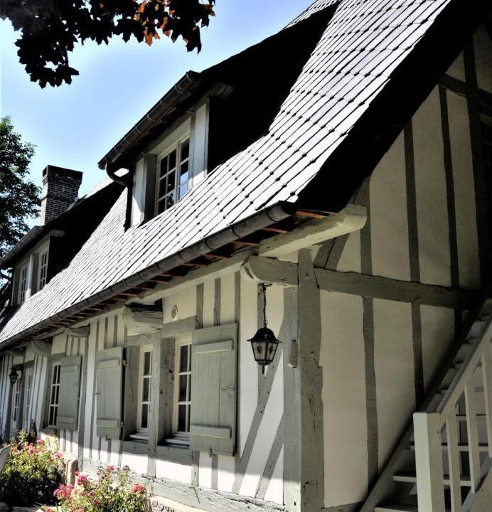 Photo of Buildings in Etreville